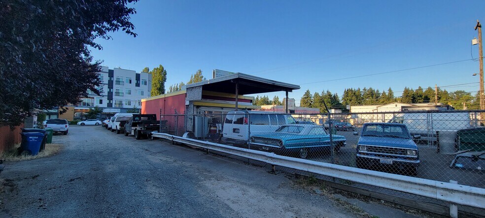 More Photos Of 10735 Aurora Ave N, Seattle Auto Repair For Sale