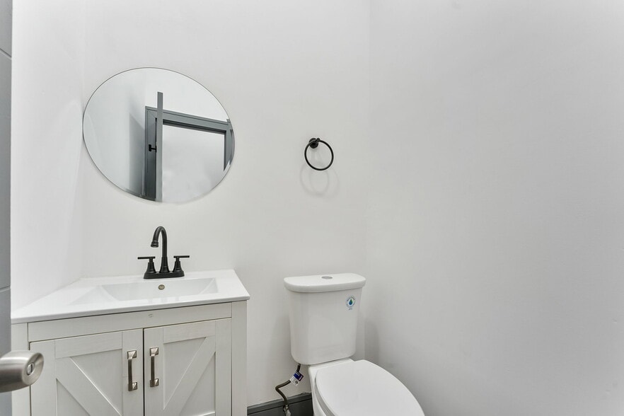 More Photos Of 2240 SW 34th St, Fort Lauderdale Warehouse For Lease