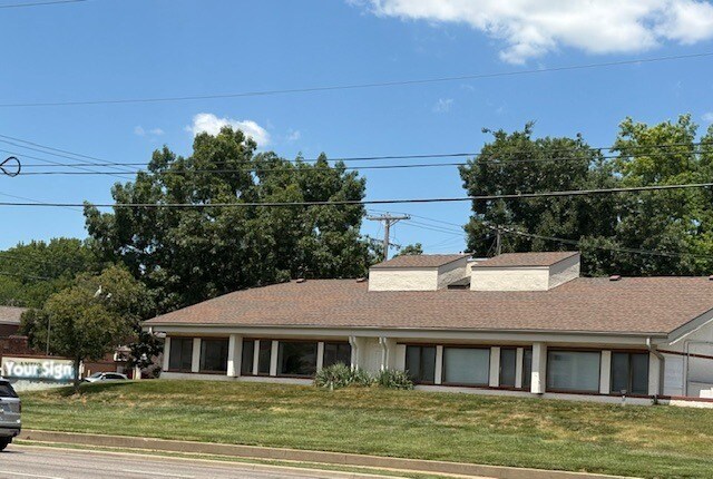 Primary Photo Of 8650 W 95th St, Overland Park Medical For Lease