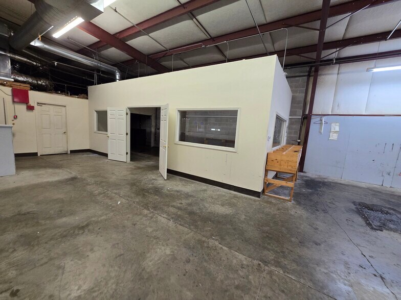 More Photos Of 4695 Winchester Rd, Memphis Flex For Sale