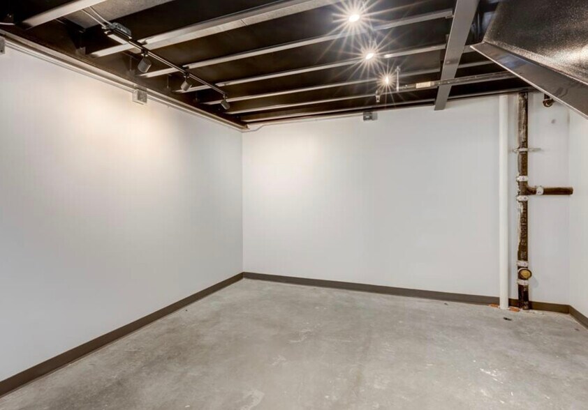 More Photos Of 4229 FM 620, Austin Showroom For Sale