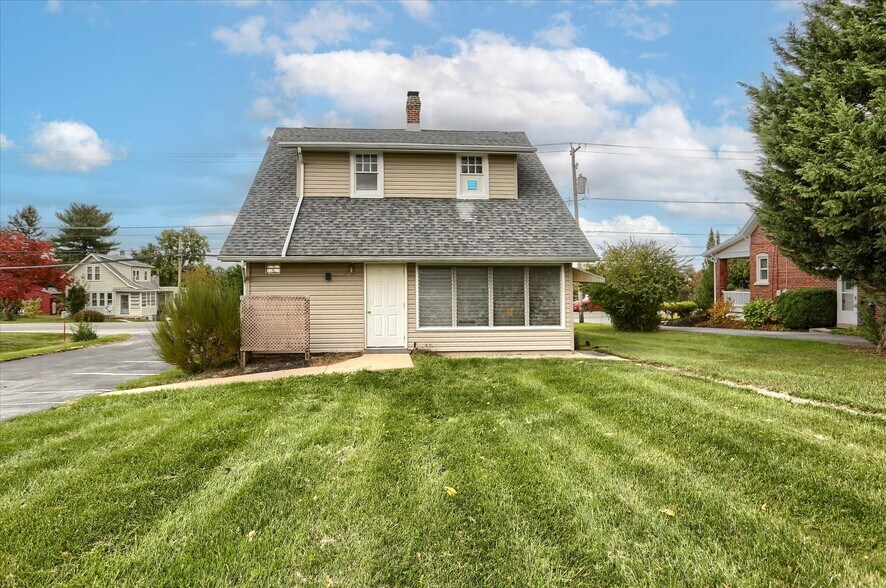 More Photos Of 1918 Carlisle Rd, York Office Residential For Sale
