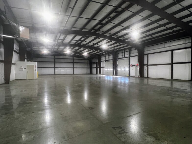 More Photos Of 694 Tolman Creek Rd, Ashland Warehouse For Lease