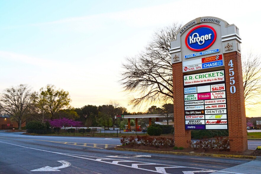 More Photos Of 4550 Jonesboro Rd, Union City Freestanding For Lease