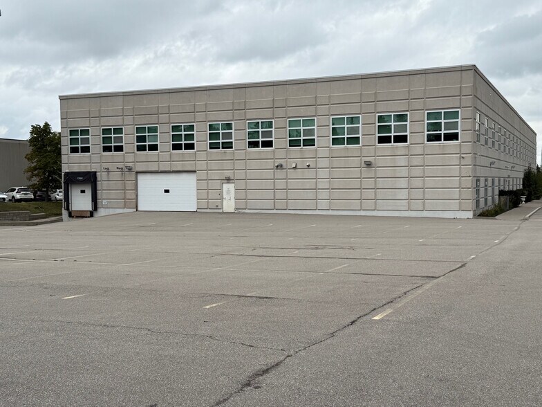 More Photos Of 5180 Orbitor Dr, Mississauga Office For Sale