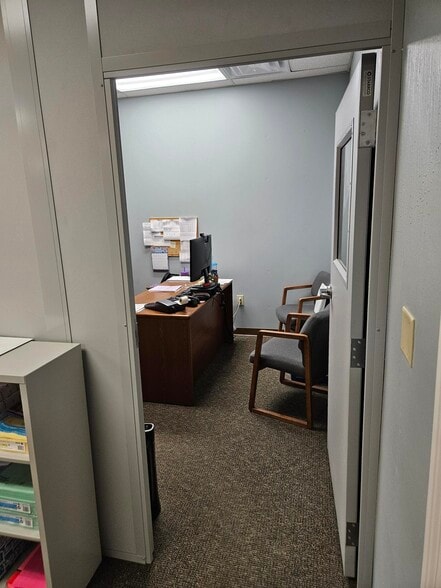 More Photos Of 10855 Indeco Dr, Cincinnati Office For Sale