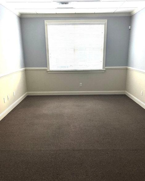 More Photos Of 1905 Woodstock Rd, Roswell Office For Lease