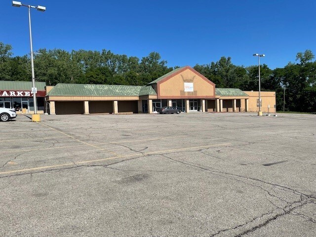 Primary Photo Of 3414 S 22nd St, Saint Joseph Freestanding For Lease