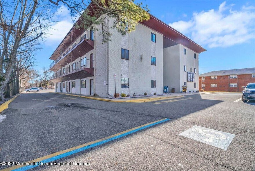More Photos Of 445 Brick Blvd, Brick Medical For Lease