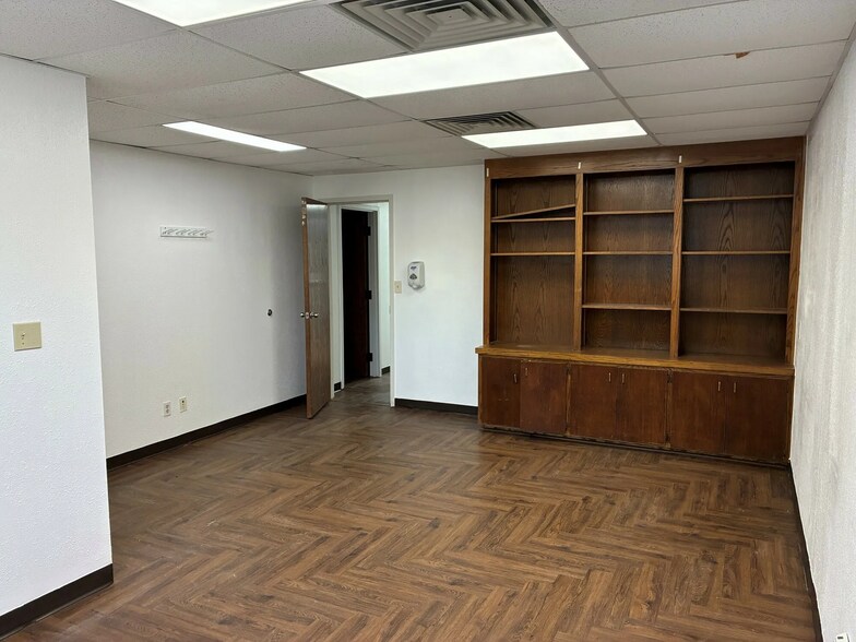 More Photos Of 937 SW 89th St, Oklahoma City Medical For Sale
