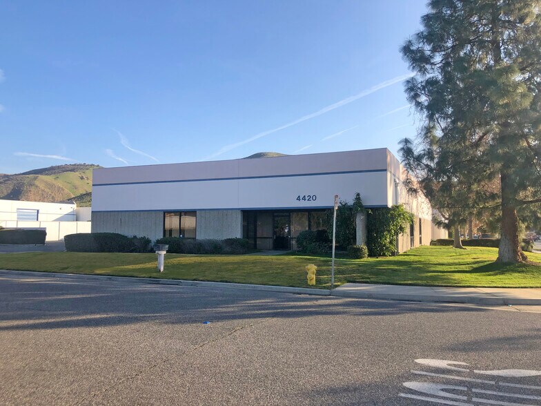 More Photos Of 4420 Shopping Ln, Simi Valley Warehouse For Lease