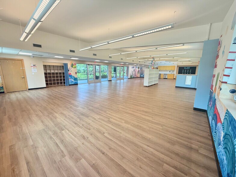 More Photos Of 6051 Bayshore Dr, Naples Daycare Center For Sale