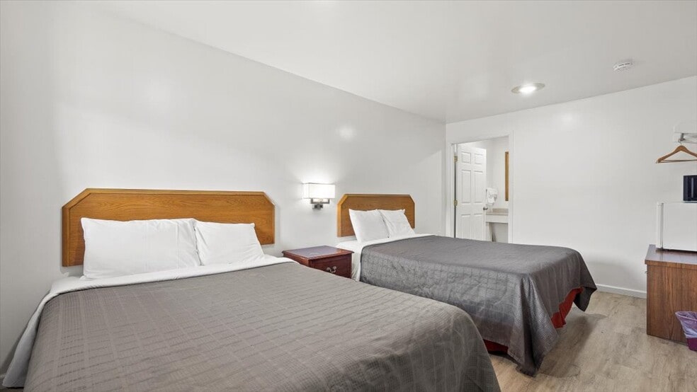 More Photos Of 5 Canada St, Lake George Hotel For Sale