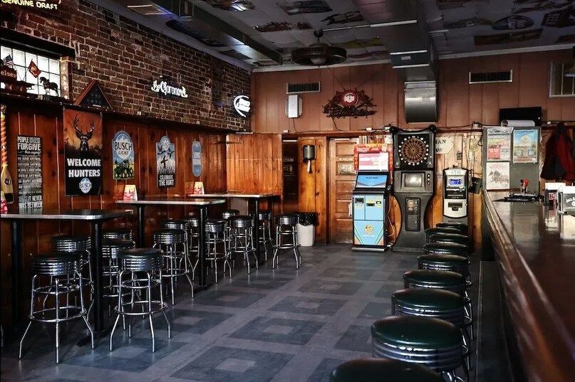 More Photos Of 111 W Adams St, Pittsfield Bar For Sale