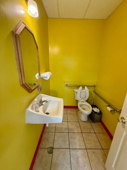 More Photos Of 15462 Stewartsville Rd, Vinton Convenience Store For Sale