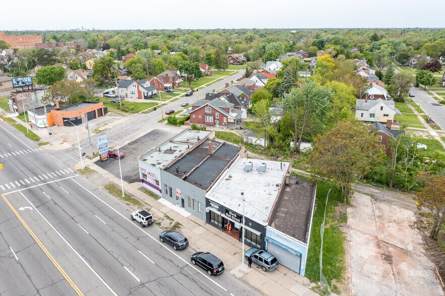 More Photos Of 14049-14051 Gratiot Ave, Detroit Storefront Retail Office For Sale