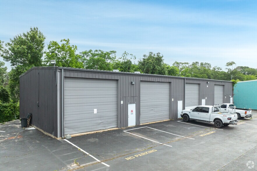 More Photos Of 1331 E Broadway St, Pearland Light Distribution For Lease