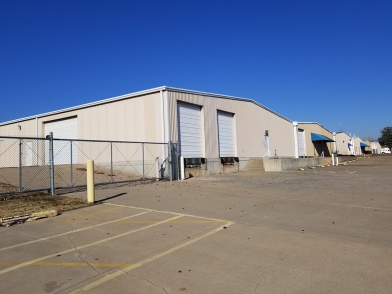 Primary Photo Of 604 N Redbud Ave, Broken Arrow Warehouse For Lease