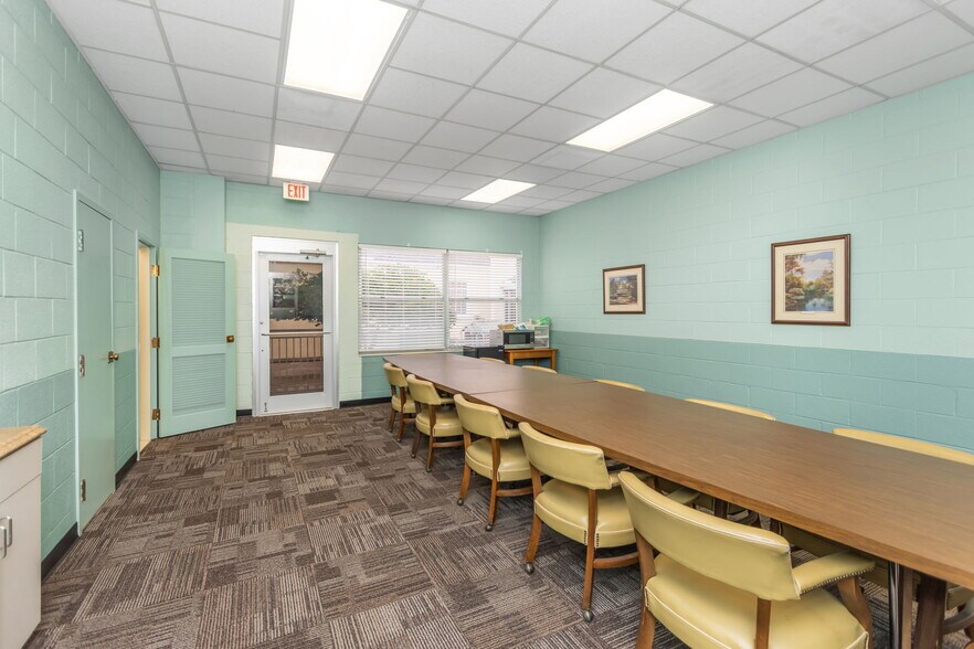 More Photos Of 411 Turner St, Clearwater Religious Facility For Lease
