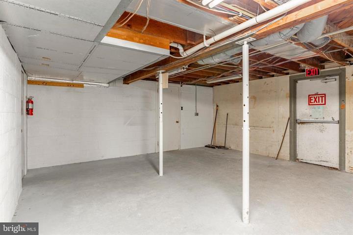 More Photos Of 915 N Hanover St, Elizabethtown Medical For Sale