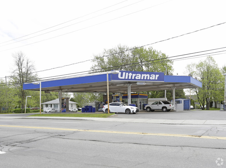 Primary Photo Of 626 Rue Notre-Dame, Repentigny Service Station For Sale