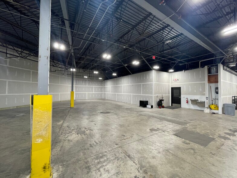 More Photos Of 4069 Commonwealth Ave, Eau Claire General Retail For Lease