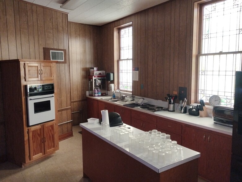 More Photos Of 906 Elm St, Coffeyville Religious Facility For Sale