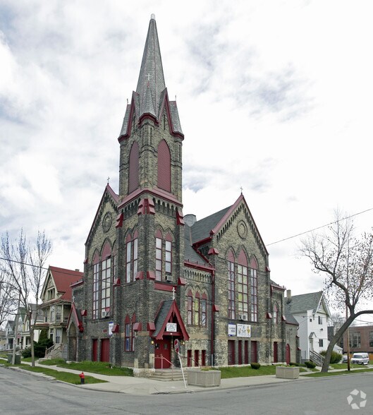 Primary Photo Of 124-140 W Garfield Ave, Milwaukee Religious Facility For Lease
