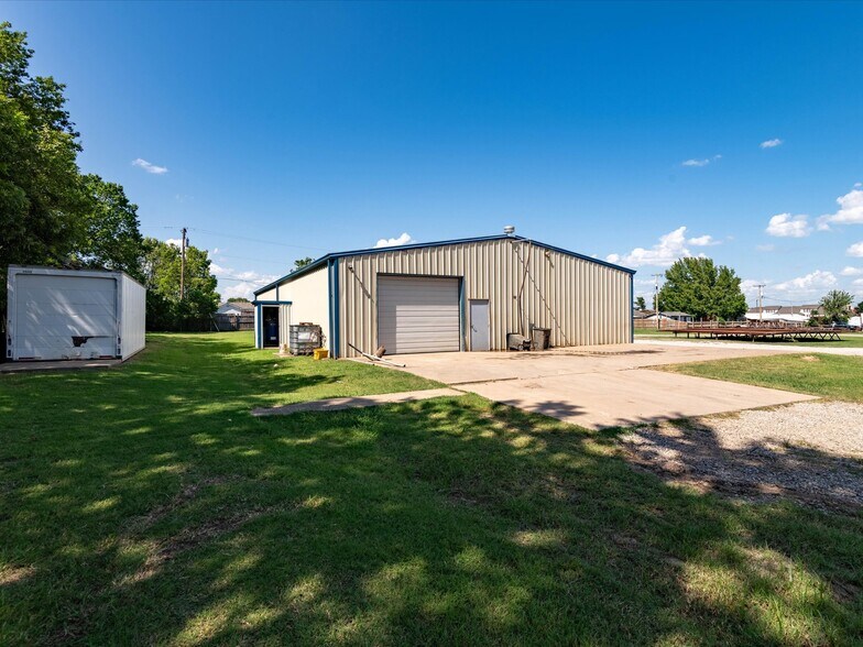 More Photos Of 1601 E Main St, Pawhuska Industrial For Sale