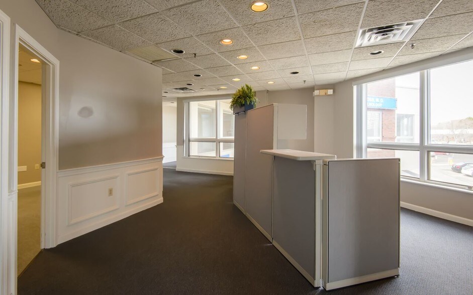 More Photos Of 152 Lynnway, Lynn Office For Sale