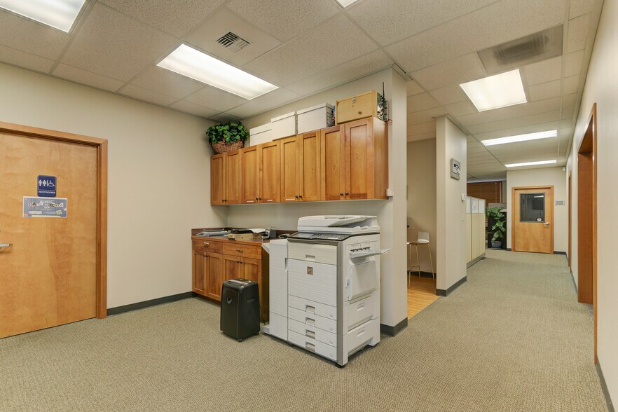 More Photos Of 2102 Carriage St SW, Olympia Office For Lease