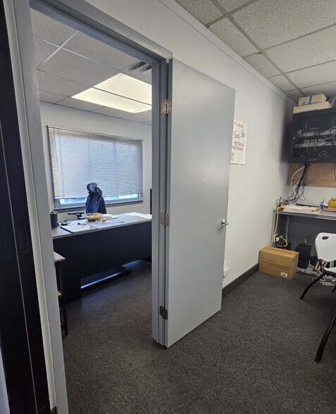 More Photos Of 180 Kinderkamack Rd, Park Ridge Warehouse For Lease
