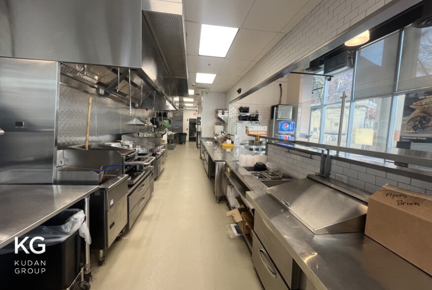 More Photos Of 900-950 Church St, Evanston Storefront For Lease