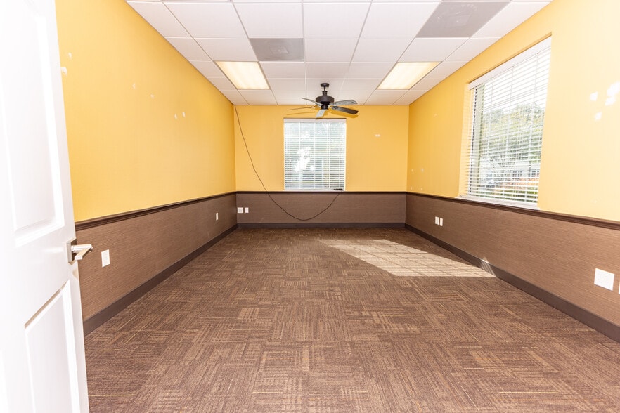 More Photos Of 3400 Southern Trce, The Villages Office For Sale
