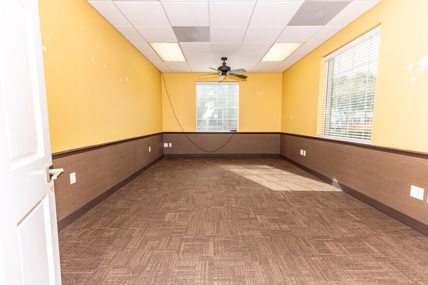 More Photos Of 3401 Southern Trce, The Villages Office For Sale