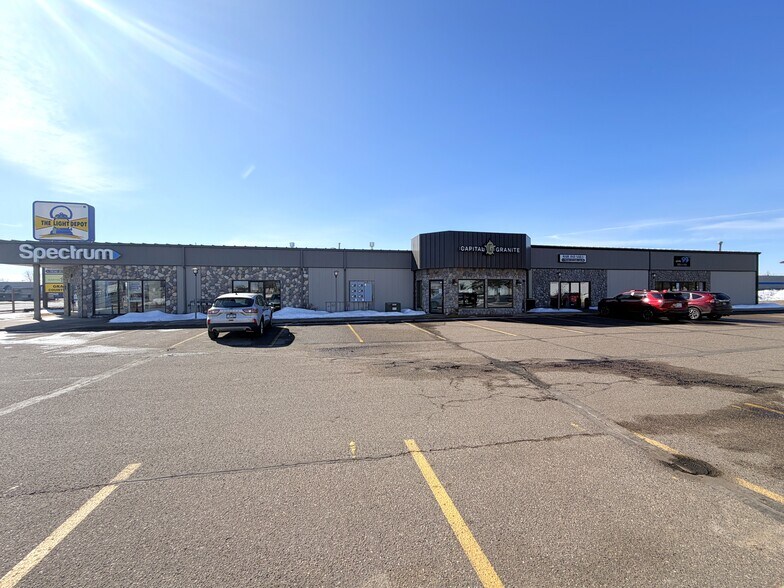 More Photos Of 14303 Edgewood Dr, Baxter Storefront Retail Office For Lease