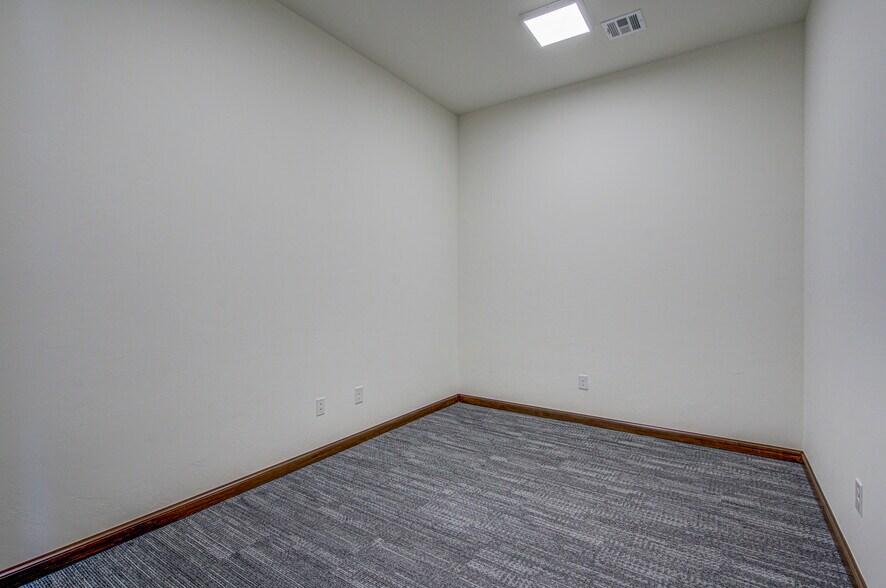 More Photos Of 1301 Magnolia Ct, Moore Office For Lease