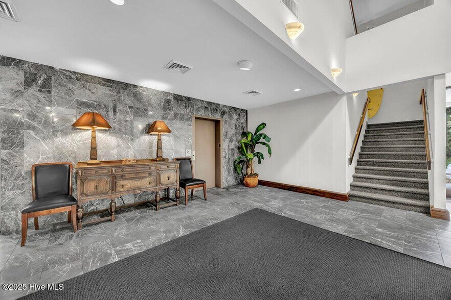 More Photos Of 5041 New Centre Dr, Wilmington Office For Sale