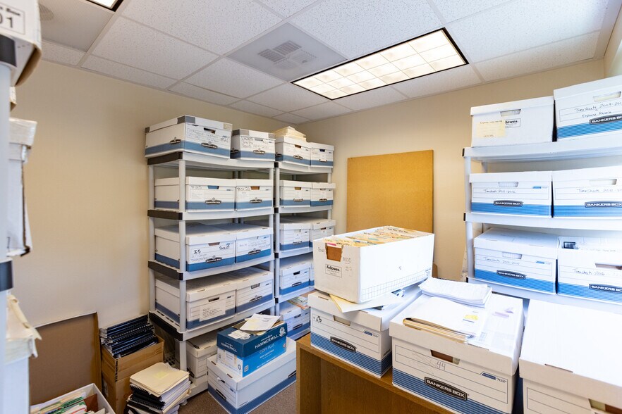 More Photos Of 200 N Wasco Ct, Hood River Warehouse For Sale