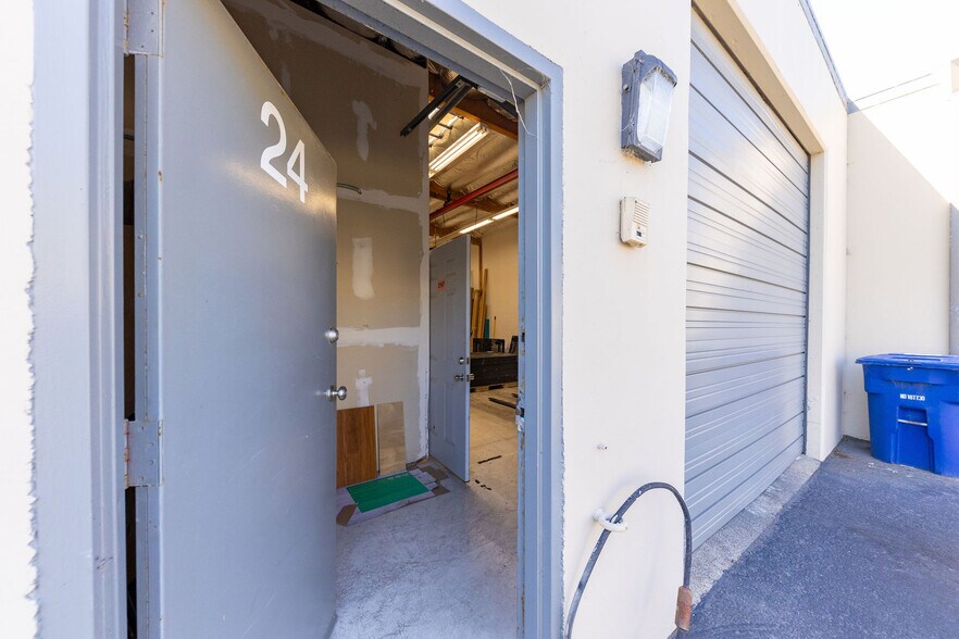 More Photos Of 100 N Hill Dr, Brisbane Light Manufacturing For Sale