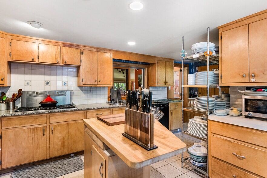 More Photos Of 32 Maple St, Andover Hospitality For Sale