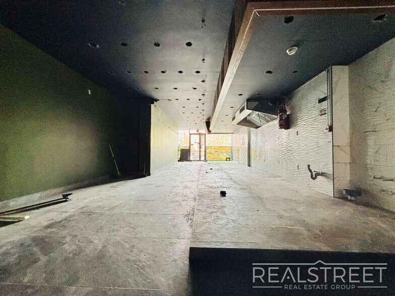 More Photos Of 322 Union Ave, Brooklyn General Retail For Lease
