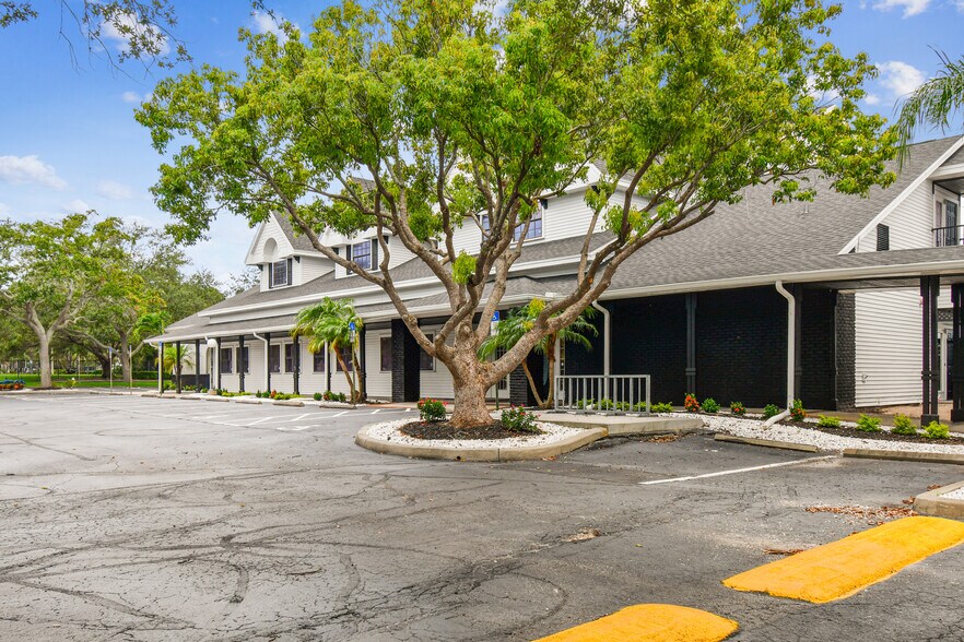 More Photos Of 300 E Bay Dr, Largo Office For Lease