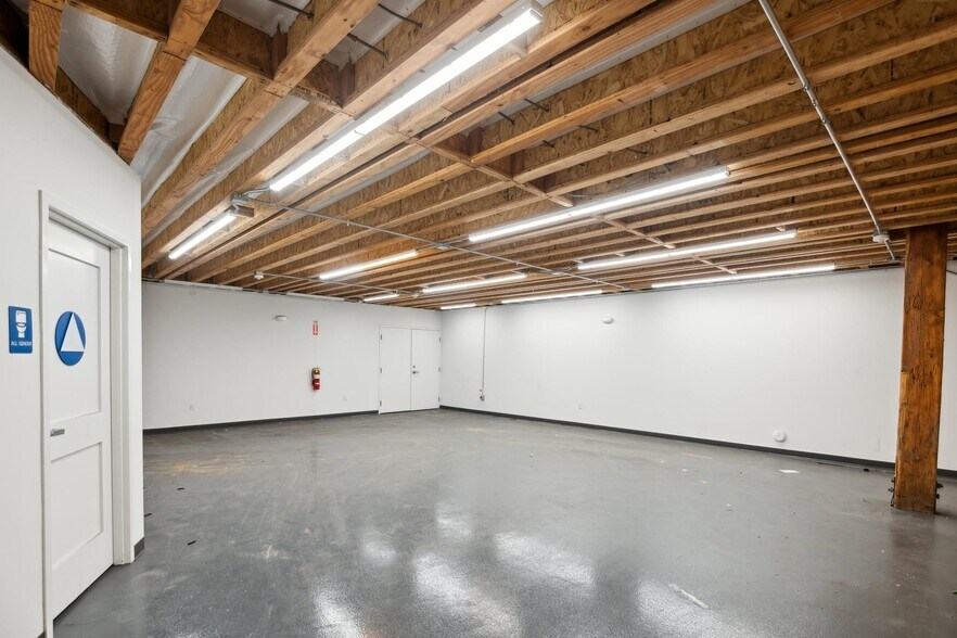 More Photos Of 1000 Calcot Pl, Oakland Warehouse For Lease