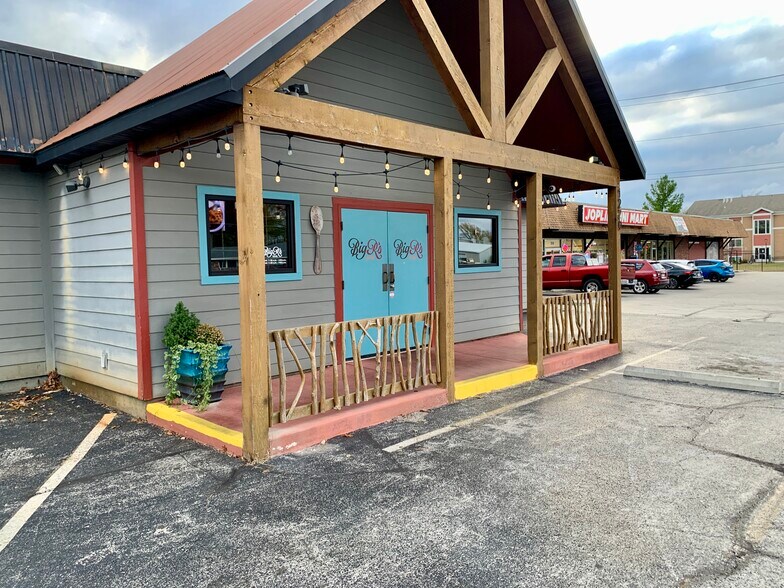 More Photos Of 1220 E 15th St, Joplin Specialty For Sale