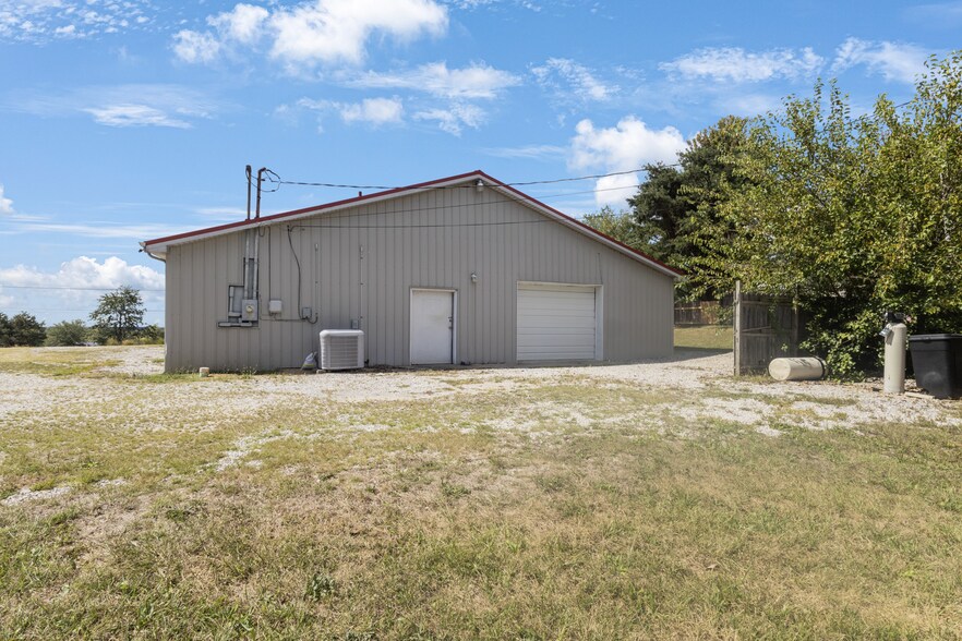 More Photos Of 6804 S Dixie Hwy, Glendale Freestanding For Lease