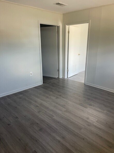 More Photos Of 2032 Wooddale Blvd, Baton Rouge Office For Lease