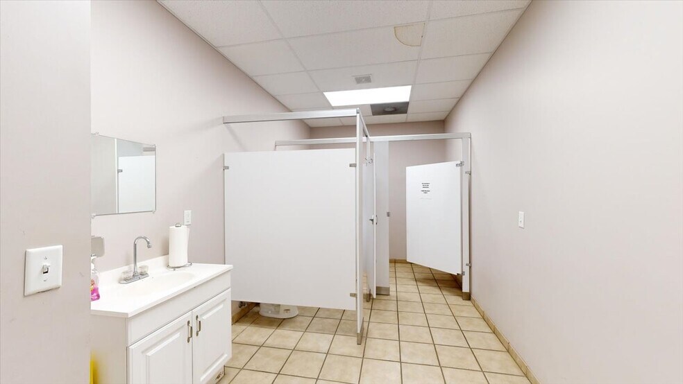 More Photos Of 113 Bo Bo Dr, Crystal Springs Freestanding For Lease