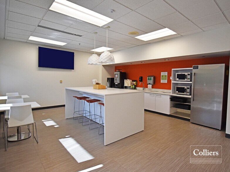 More Photos Of 5555 Winghaven Blvd, O'Fallon Office For Sale