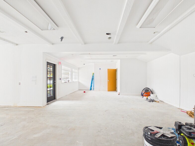 More Photos Of 680 High St, Westwood Freestanding For Lease